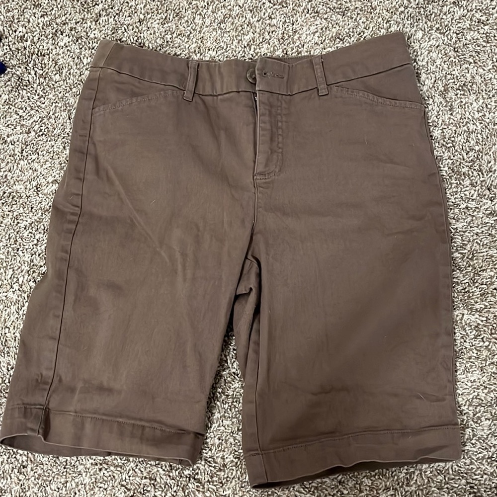 Bermuda shorts (brown)